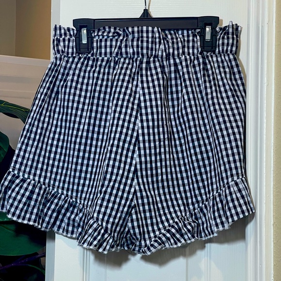 💙🆕Shein black and white stripped shorts with a tie size S - Picture 3 of 3